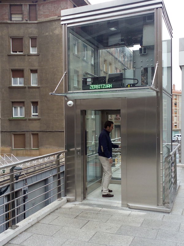 Matiko estrena ascensor entre Artasamina y Tiboli Construcción Euskadi