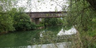 Adif licita el mantenimiento del puente sobre el rio Oria a su paso por Villabona
