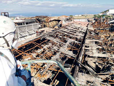 Amianto y Gestión  descontamina la fábrica Palacios en Arguedas