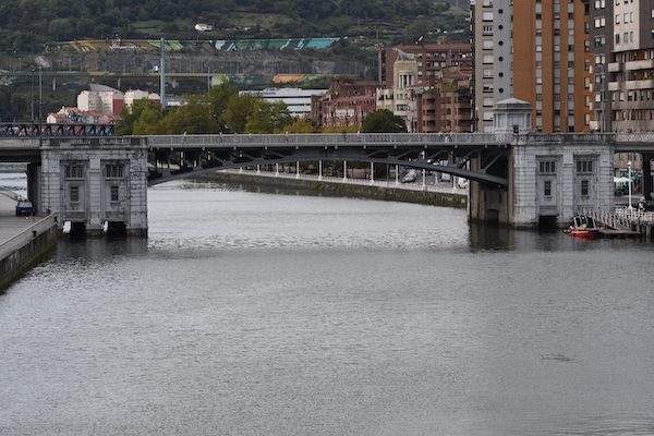 Bilbao inicia la mejora el pavimento del puente de Deusto