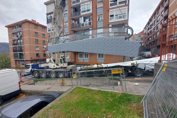 Sestao empieza a sustituir la rampa quemada en Antonio Trueba