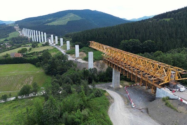 Adif licita dos tramos del TAV entre Vitoria y Burgos