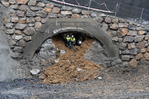 ETS culmina  la excavación en avance del túnel de Altzola