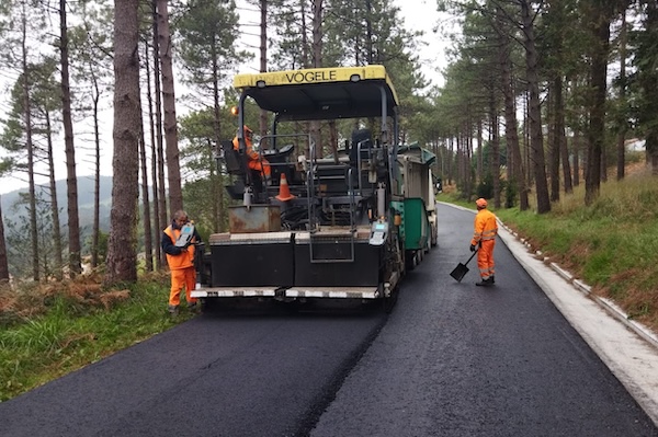 Bizkaia incorpora materiales reciclados en el firme de tres carreteras