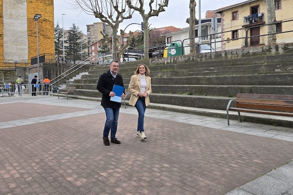 Barakaldo comienza la reforma del graderío de la plaza de Burtzeña