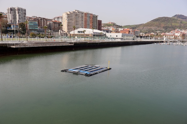 Puerto de Bilbao instala una solución modular de energía solar flotante