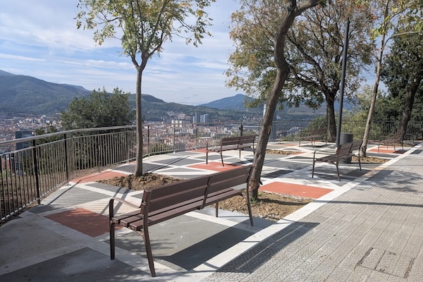 Bilbao acaba el acondicionamiento de dos miradores en Vía Vieja de Lezama