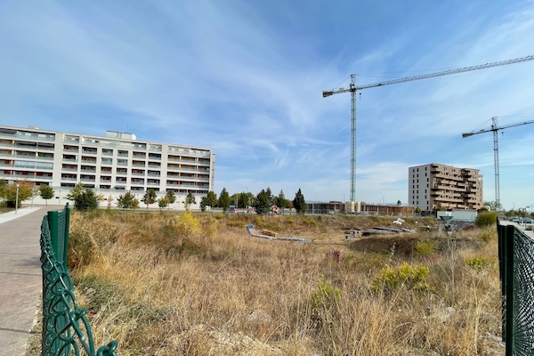 Ensanche 21 vende un solar en Arkaiate para construir 143 viviendas tasadas